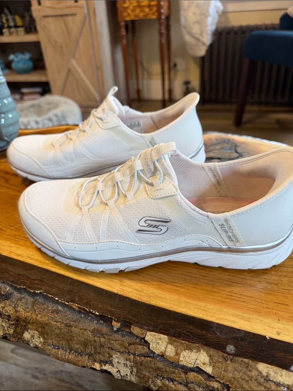 Skechers gratis sport leisure All-White Slip-On Sneakers size 9 - Picture 3 of 7